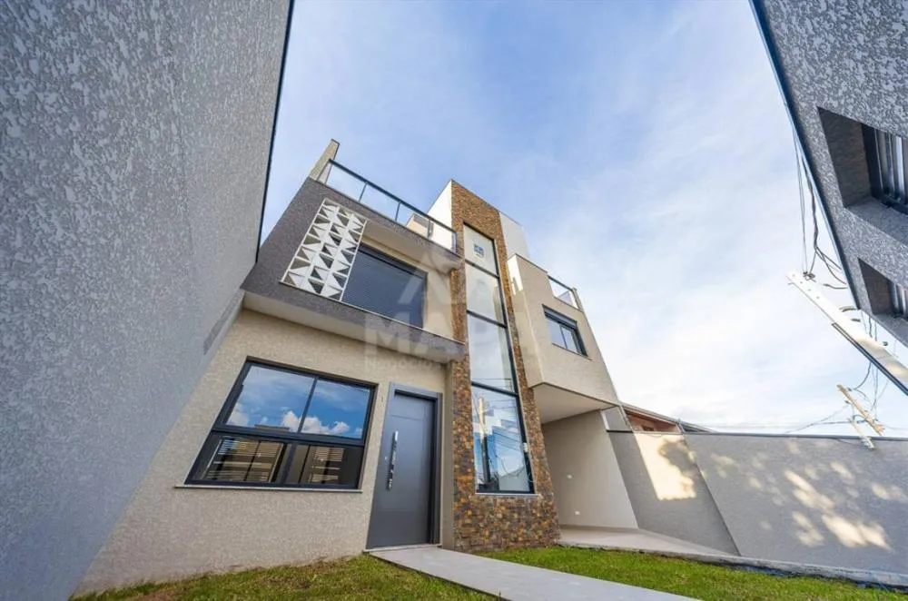 SOBRADO TRÍPLEX DE ALTO PADRÃO COM TERRAÇO GOURMET À VENDA