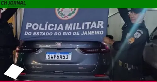 Polícia Militar recupera carro roubado em Niterói no bairro Praia Campista, em Macaé