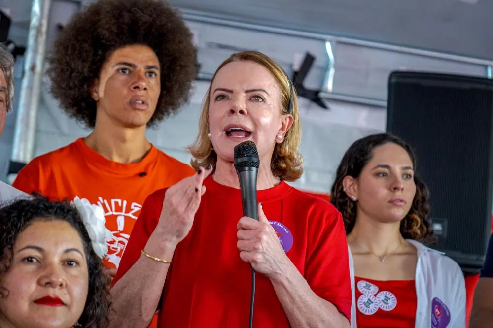 Pré-candidata ao Senado, Gleisi participa de encontro com militância e movimentos sociais em Curitiba