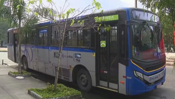 Ônibus é sequestrado na Avenida Brasil e criminoso é preso no Centro do Rio